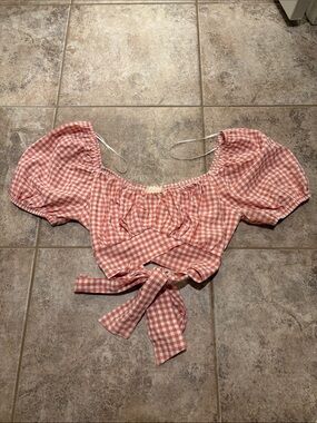 pink gingham puff sleeve crop top